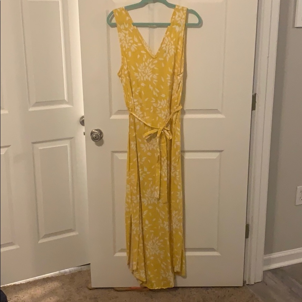 Yellow & white floral patterned maxi dress
